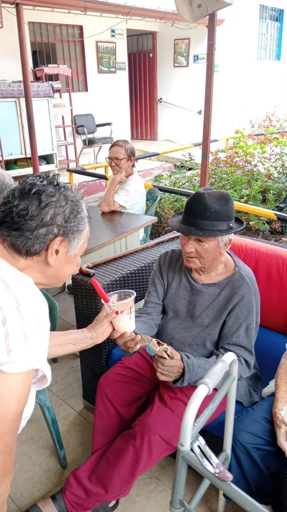 Acompañamiento y actividades con adultos mayores